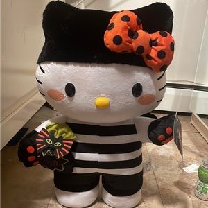 New hello kitty, never used great for Halloween